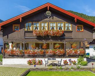 Ferienwohnungen Weiß - Mittenwald - Building