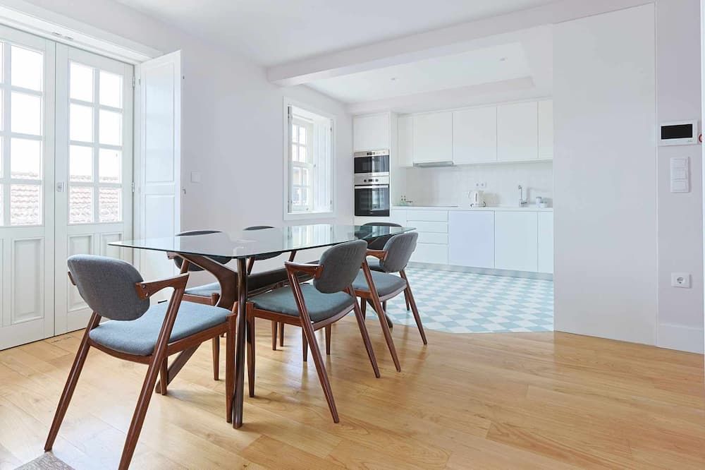 Downtown Charming Apartments - Apartamento Ponte - تشافيس - غرفة طعام