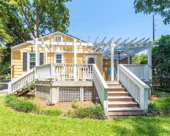 Graduations Welcome! Bayside Bungalow Close Proximity to Downtown Beaufort and Parris Island - Beaufort - Building