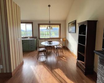 Dungeness Manor in the Heart of the Dungeness Valley - Sequim - Dining room