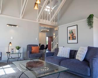 Hinemoa Haven - Rotorua - Living room