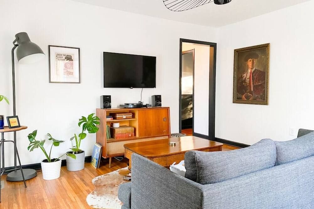 Mid-Century Modern Home Near Downtown Wi - Nashville - Living room