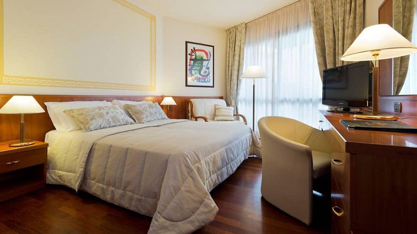 Savoy Beach Hotel & Thermal Spa