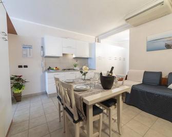 Beverly Park Residence - Standard Studio (2 + 2) - Tirrenia - Sala pranzo