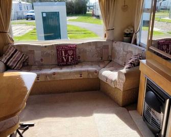 Beautiful 2-Bed Wigwam in ingoldmells - Ingoldmells - Living room