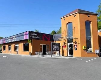 Brit Hotel Guinguet' - Lyon L'Arbresle - Dardilly - Building