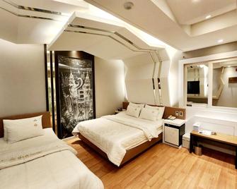 Sangju B&B Hotel - Sangju - Bedroom