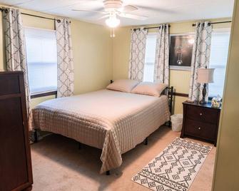 Slice of Heaven on the Lake - Gaston - Bedroom