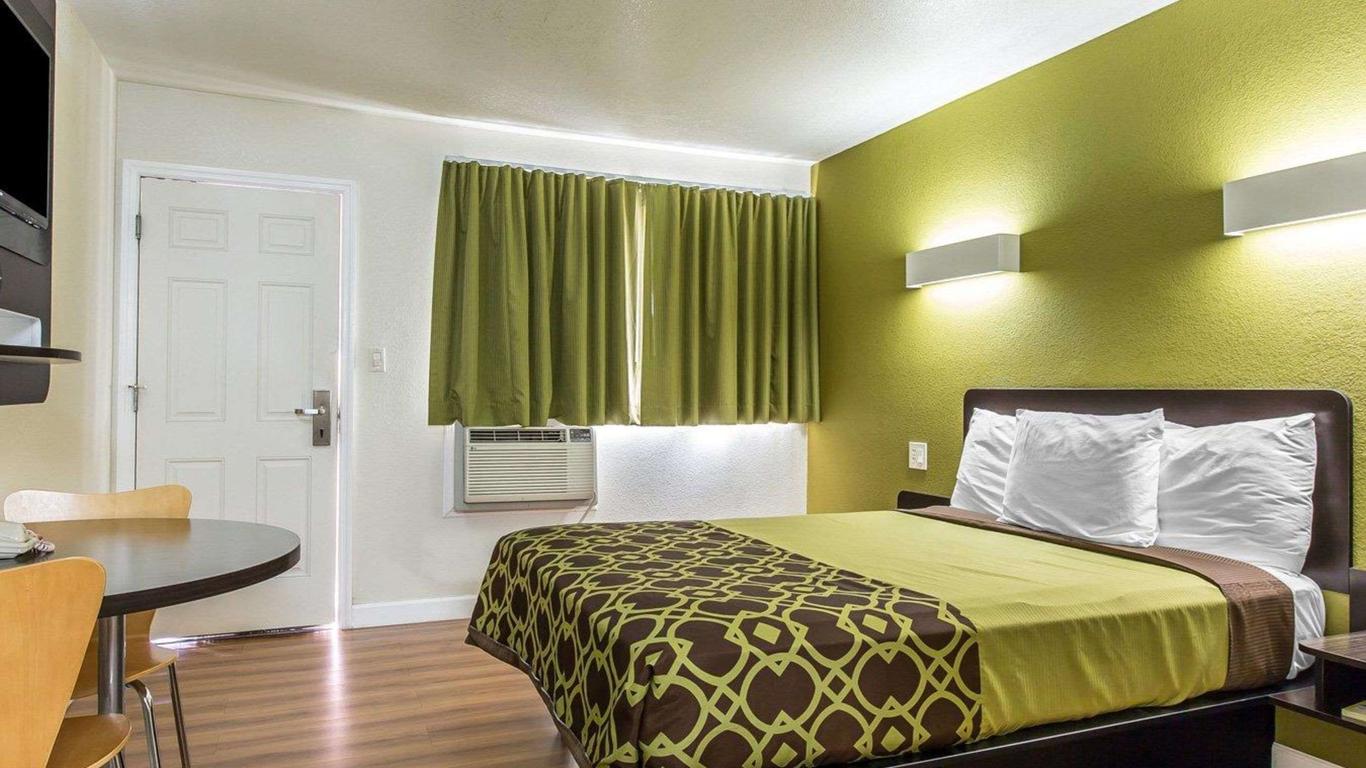 Rodeway Inn Downtown Hanford