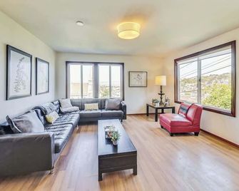 2br Castle On The Hill Wviews - San Francisco - Living room