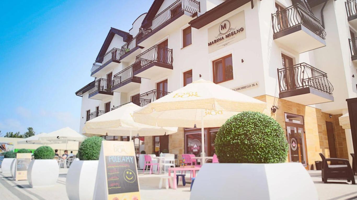 Marina Mielno z widokiem na Jezioro