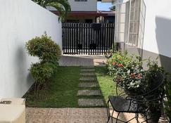 Newly constructed one bedroom house in a gated community - Bamban - Patio