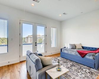 4 Bedroom W/Loft Near Downtown, Medical District, convention center - Houston - Sala de estar