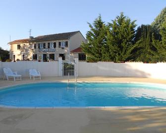 Domaine de la gare M - anciennement Logis de La Garenne - Mortagne-sur-Gironde - Zwembad