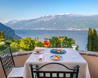 Villa Sostaga Boutique Hotel - Gargnano - Balcón