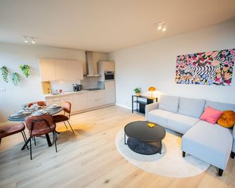 Charming Retreat 3bdr Apartment Pkb - Rotterdam - Sala de estar