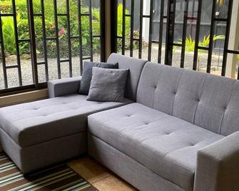 2 Room Family Home in Bahia, Gated, walking distance to National Park - Ballena - Living room