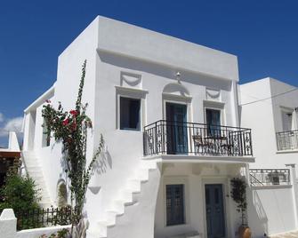 Magnificent Traditional Two-Storey House In The Heart Of Naxos - Naxos - Gebäude