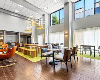 Spark by Hilton Amarillo West Medical Center - Amarillo - Lounge