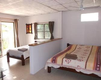 Ryans Resort - Surin - Bedroom