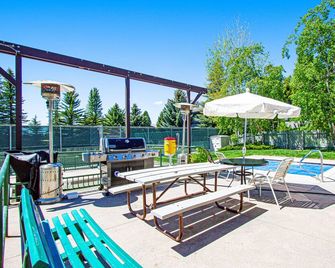 Mountain condo in downtown Teton Village w/shared hot tub, outdoor pools, & more - Teton Village - Innenhof
