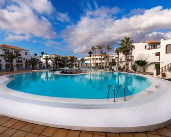 أبارتامينتوس هيسبيريا بريستول بلايا - Corralejo - حوض السباحة