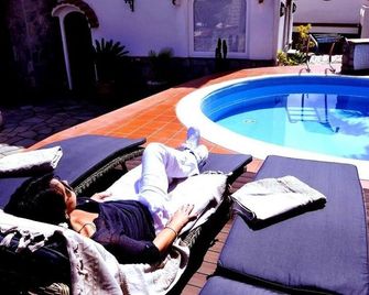 B&B Villa La Cicas - אנאקאפרי - בריכה