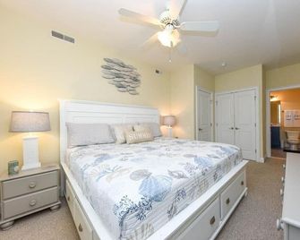 Ocean City Getaway. Pet-Friendly Walk to Shops, Dining & Beach! - Ocean City - Bedroom