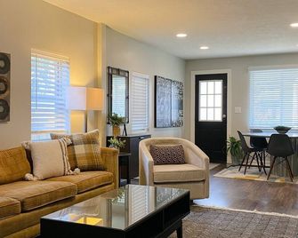 Dayton Station - Grand Rapids - Living room