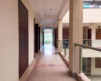 Mayur Aaditya Resort - Dharwad - Hallway