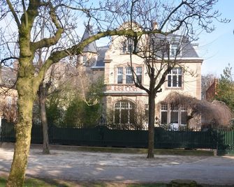 Villa Camoufle - מץ - בניין