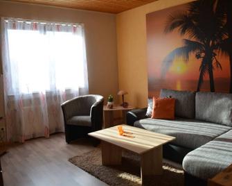 Beautifully located apartment in Fischbach near Idar-Oberstein - Idar-Oberstein - Living room