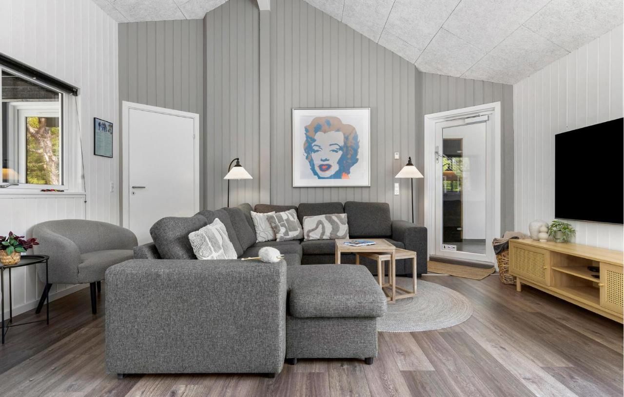 Eight-Bedroom Holiday Home Frederiksvaer – Frederiksværk
