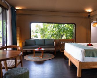 Serenity Sands Island Glamping - Île Mana