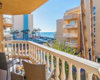 Casa Playa Guadalmar, beautiful apartment in front of the sea, wifi, AC, smart TV, Private parking - Malaga - Balkong