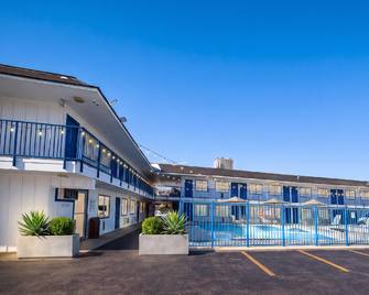 Express Inn Near Columbus Airport - Brice - Byggnad