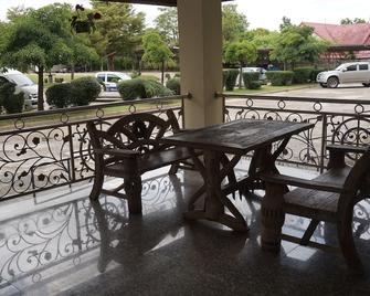 โรงแรมเอ.พี.การ์เด้น - กาฬสินธุ์ - ระเบียง