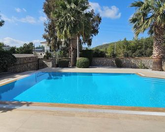 Spacious modern villa set in a fabulous location overlooking the Ovacik Valley - Fethiye - Pool