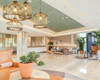 Harris Suites Puri Mansion - Yakarta - Lobby