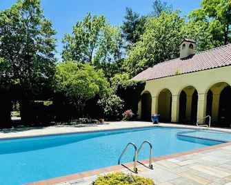 Spacious Nashville Estate: Groups, Outdoor Areas, Pool, Hot Tub, Near Dwtn, 5br - Brentwood - Pool