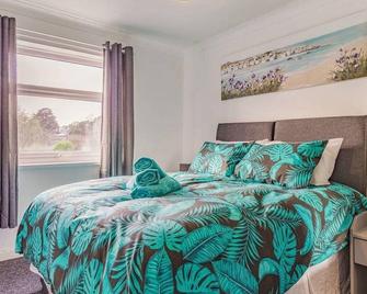 Lovely Apartment 3 King-size beds - Torquay - Soveværelse