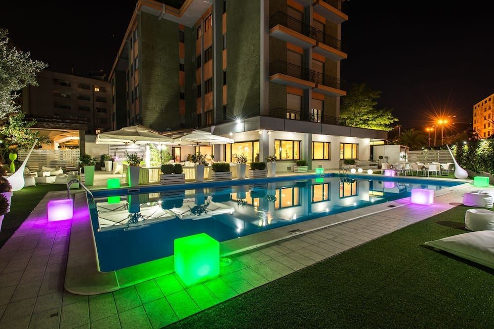 هوتل أوروبا - كوزنسا - حوض السباحة