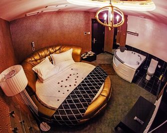 Dalian 1219 Theme Hotel - Dalian - Spa