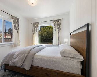 Bright & Modern Cottage in Ballard |Fenced Yard, Deck, Walk to Local Restaurants-10 Min to Downtown - Seattle - Quarto