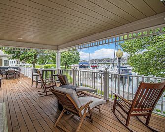 Luxury Harbor House- Pet-Friendly, Hot Tub! - Manistee - Balkon