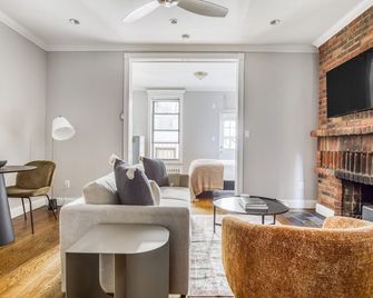 Airy Kips Bay 1BR w/ Elevator & W/D, near MSQ Park & 6, by Blueground - New York - Olohuone