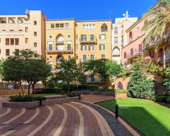 Mundo - Exquisite 2-BR W Balcony at Saifi Village - Beirut