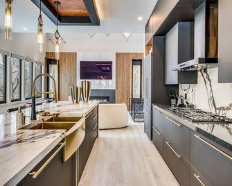 Serenity Estates 5br Modern Retreat - College Park - Cocina