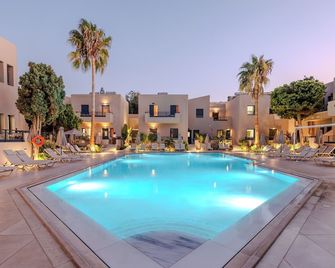 Blue Aegean Hotel & Suites - Héraklion - Piscine