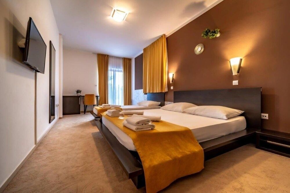 Hotel Nikola - וודיצה - חדר שינה